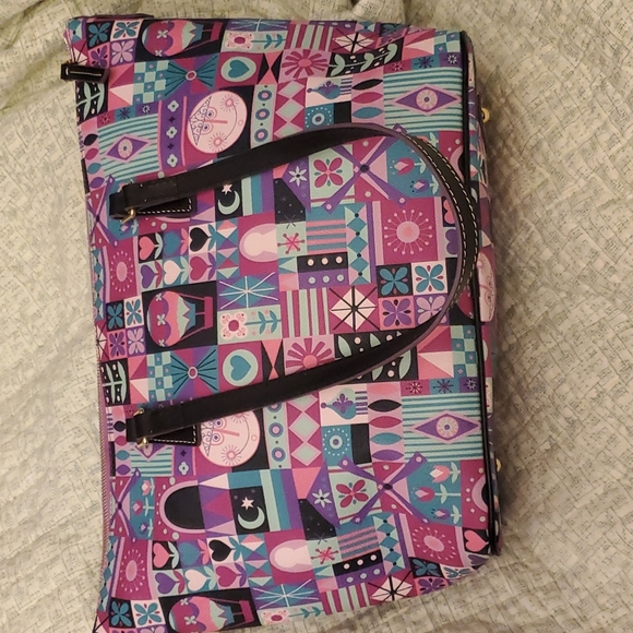 Dooney & Bourke - Disney It's a Small World - Shoulder Bag - Picture 5 of 16